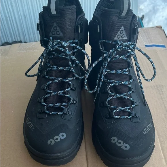 Nike ACG Black Gore-Tex Boots - Picture 2 of 5